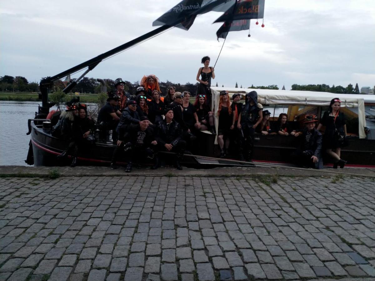 Blackpearl Boat&Breakfast แตร์นอยเชิน ภายนอก รูปภาพ